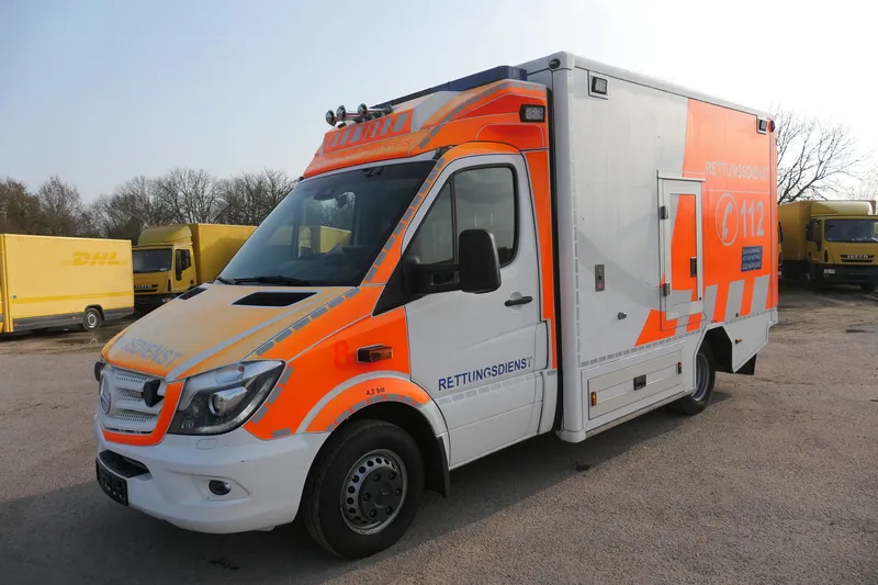 Mercedes-Benz Sprinter II 519 CDI BlueTEC Klima Krankenwagen - Image 1